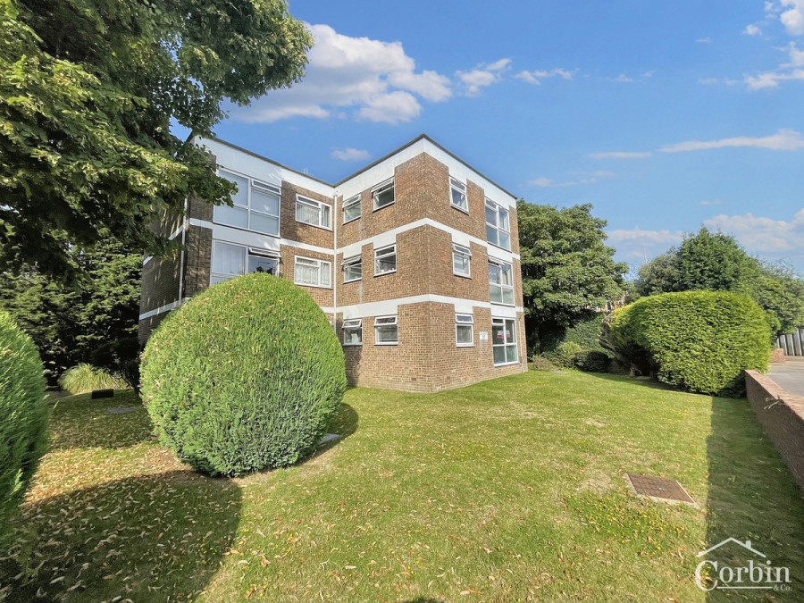 Wellington Road, Bournemouth, BH8 8
