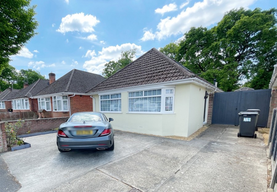 Wicket Road, Bournemouth, BH10 5