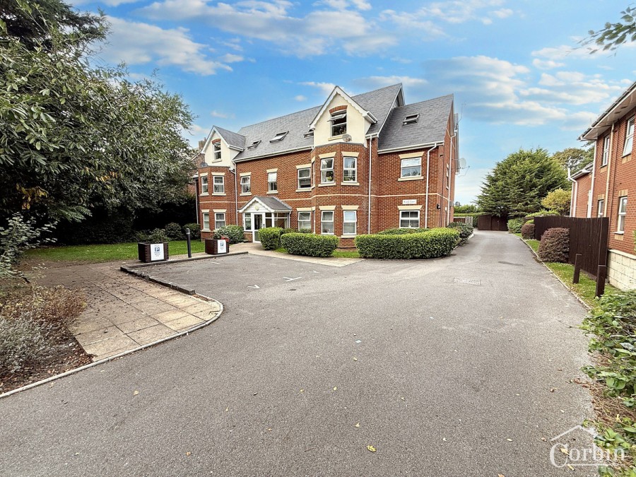 Alton Road, Bournemouth, BH10 4